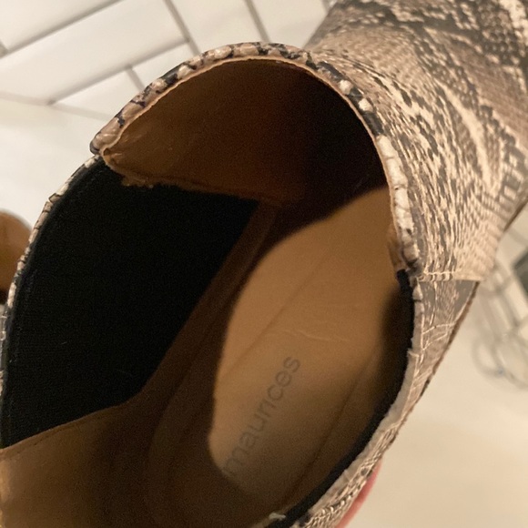 Snakeskin print ankle Bootie. - Picture 3 of 3